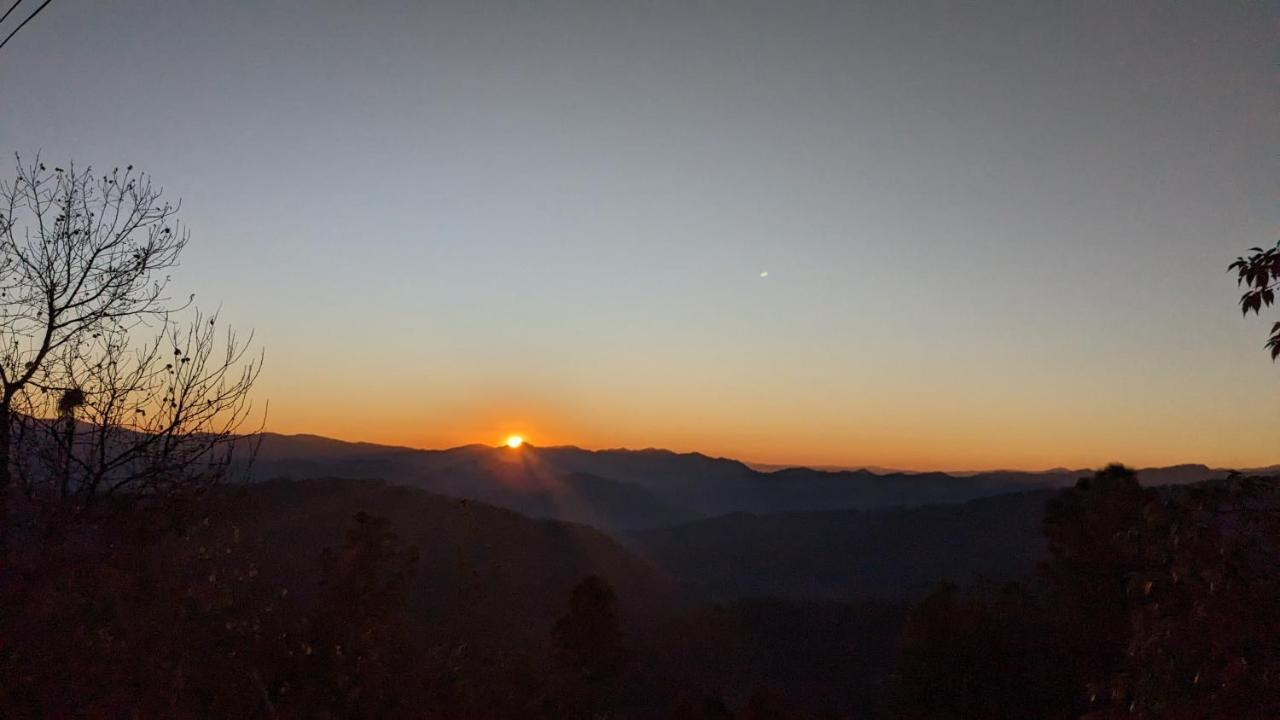 The Buransh Inn Almora Eksteriør bilde