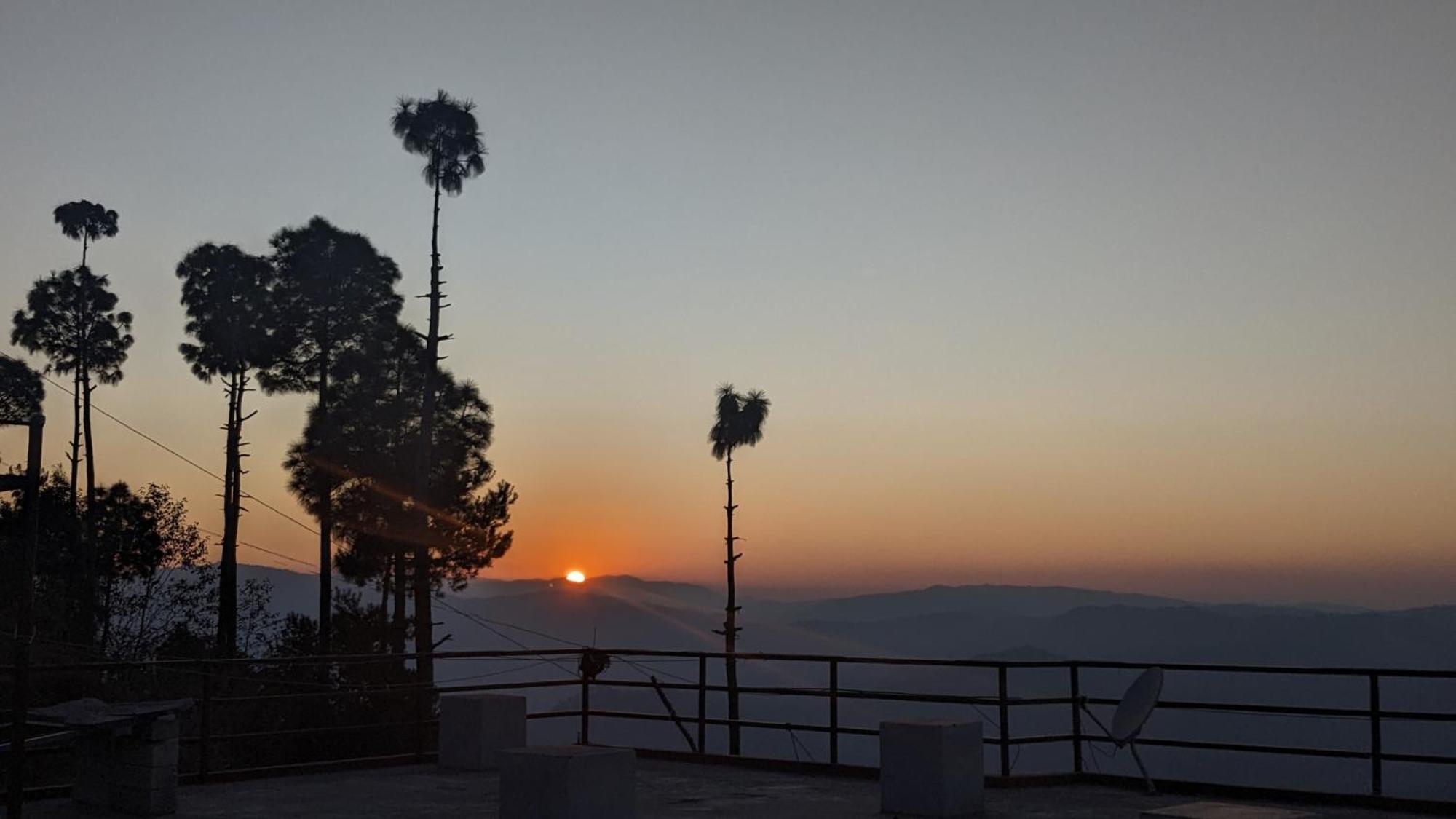 The Buransh Inn Almora Eksteriør bilde